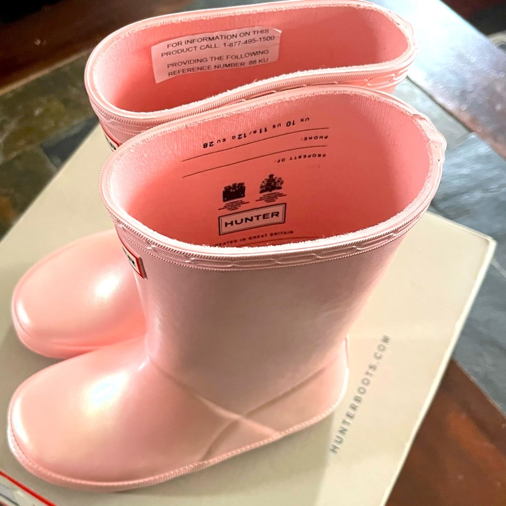 light pink girls hunter boots excellent condition!